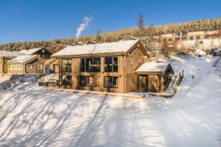 New luxury cabin in Geilo with hot tub, mountain views & ski access - 0