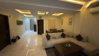 Three bedroom Entire Luxury Apartment Near Airport - 0