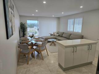 Relax overlooking the beach at Maroubra - 6