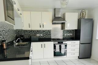 House - Sleeps 8 - Parking - Garden - Peterborough - 7