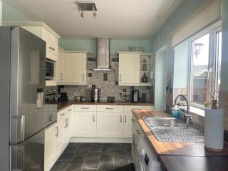 Sunny 3 bedroom house near a stunning beach - 9