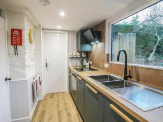 Bumble Bee at 2 Clematis Cottage - 2