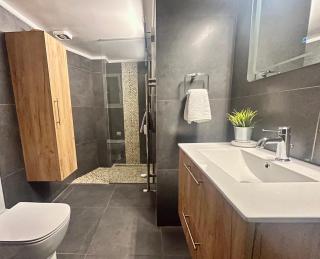 2 Bedroom Acropolis Apartment - 6