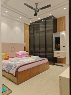 Homlee-Gold-4BHK-Lift-Parking-Vasant Kunj - 1