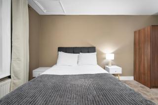 Marble Arch Modern Apartments - 8