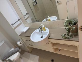 Waterview Comfort Studio walk to Southern Cross, with Gym Pool and Sauna - 3