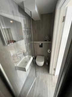 River Studio - Sleeps 2 & Pets Ok - 4