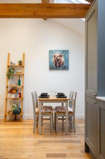 Beautiful 2 Bedroom Barn in Cerney Wick - 3