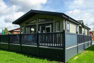 Malton Pines Lodge with Hot Tub - 0