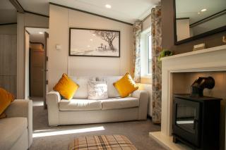 Malton Pines Lodge with Hot Tub - 1