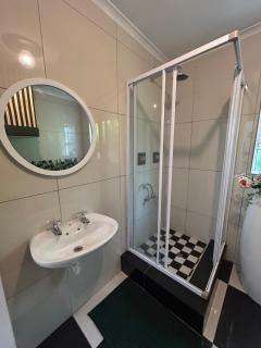 Innesfree Cottage - 2