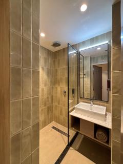 Round D Clock, IGI Airport - 1