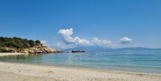 Sunrise Suite Olympiada - Luxury Beachfront Escape - 9