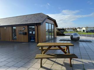 Skegness Fields 107 - Hot tub caravan, pet friendly, wifi - Meadow Lakes Caravan and Lodge Hire - 3