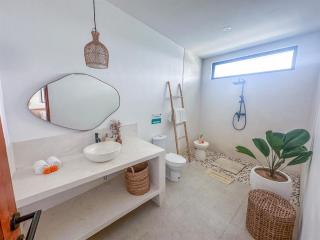 Cozy Hidden 2BR Villa Tintin with Pool & Rooftop - 8