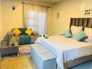 Modern Cozy Suite in maboneng- Trendy living - 0