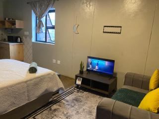 Modern Cozy Suite in maboneng- Trendy living - 6