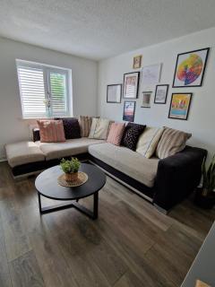 Cosy 2-Bedroom Home in Weston - 9