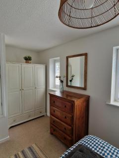 Cosy 2-Bedroom Home in Weston - 3