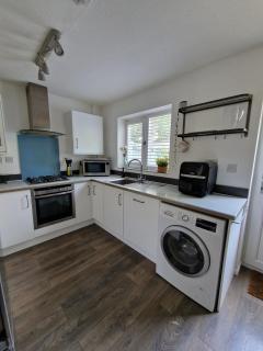 Cosy 2-Bedroom Home in Weston - 6