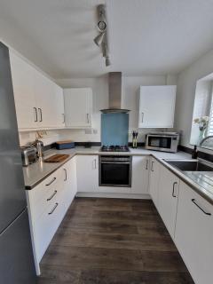 Cosy 2-Bedroom Home in Weston - 7