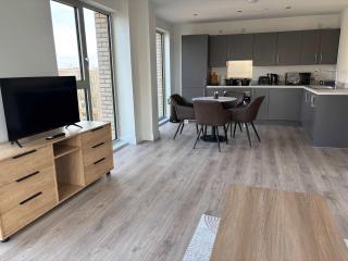 Contemporary 2-Bed Apartment near City Centre - 3