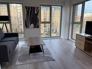 Contemporary 2-Bed Apartment near City Centre - 2