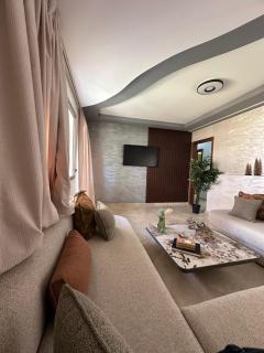 Appartement Chic Haven 2BR in Haut Founty - 0