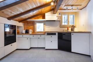 Cozy Alpine Lodge - Hot Tub & Balcony Views - 5