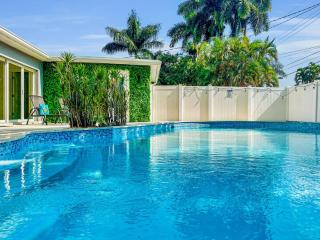 Endless Summer - Heated Pool - 6 minutes to the Beach - 8