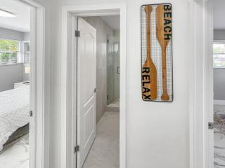 Endless Summer - Heated Pool - 6 minutes to the Beach - 6