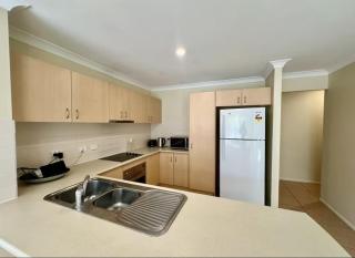 4 Bedroom House Near City - 2