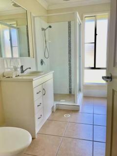 4 Bedroom House Near City - 3