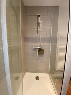 Dépendance privée, salle de bain et chambre privative - 7