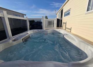 Skegness Fields 108 - Hot tub caravan - pet friendly, Wi-Fi - Meadow Lakes Caravan & Lodge Hire - 7