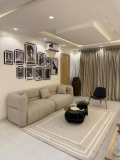 Hugs Luxury Apartments - 3