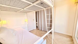 T3 Vanguard in front of ski school - 5