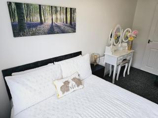 Relax in our cozy home away from home - 8