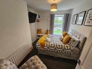 Relax in our cozy home away from home - 7