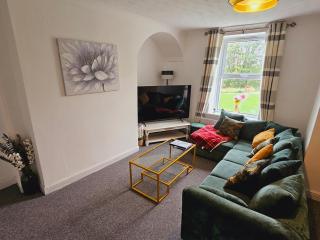 Relax in our cozy home away from home - 6