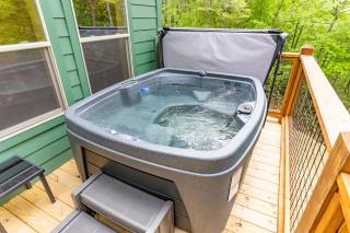 Green & Black Bear Cabins by Beyond Expectations - 5