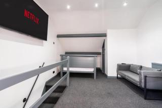 Sheffield 4 Bed Home by Broomhill Village - 2