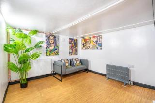 Sheffield 4 Bed Home by Broomhill Village - 9