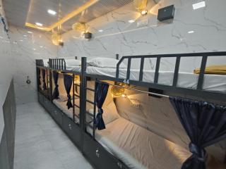 Basera Dormitory and Separate Cabins for Group in Andheri East - Marol - 0
