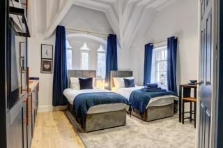 Large 6BDR House By Homebird Property Management Short Lets & Serviced Accommodation Leeds With Secured Parking & Garden Area - 5