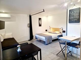 Séjour pro & Famille - Gîtes meublés Wood Sky - WIFI Parking privé Terrasses & Jardin - Laveyron - 9