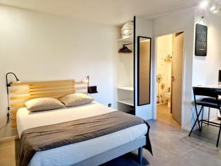 Séjour pro & Famille - Gîtes meublés Wood Sky - WIFI Parking privé Terrasses & Jardin - Laveyron - 5