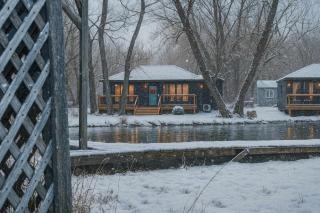 2-bedroom Lake Front Cottage in Harwood ON #5 - 0