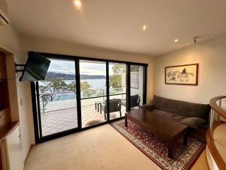 BlueWater Penthouse guest suite 2 - 3