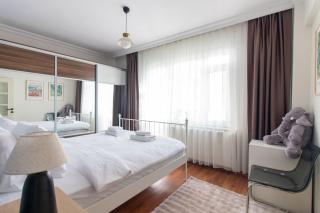 Chic 2BR Gem on Moda Iconic Antiques Street - Istanbul - 1